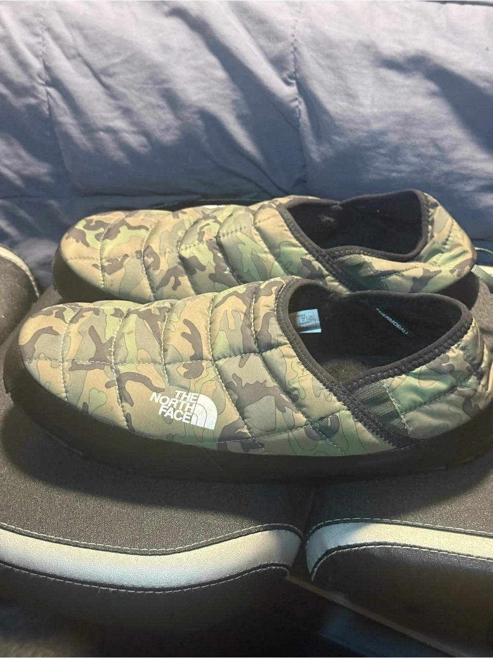 The North Face Quilted Camo Slip-On Clogs in Green and Black size 12 $34